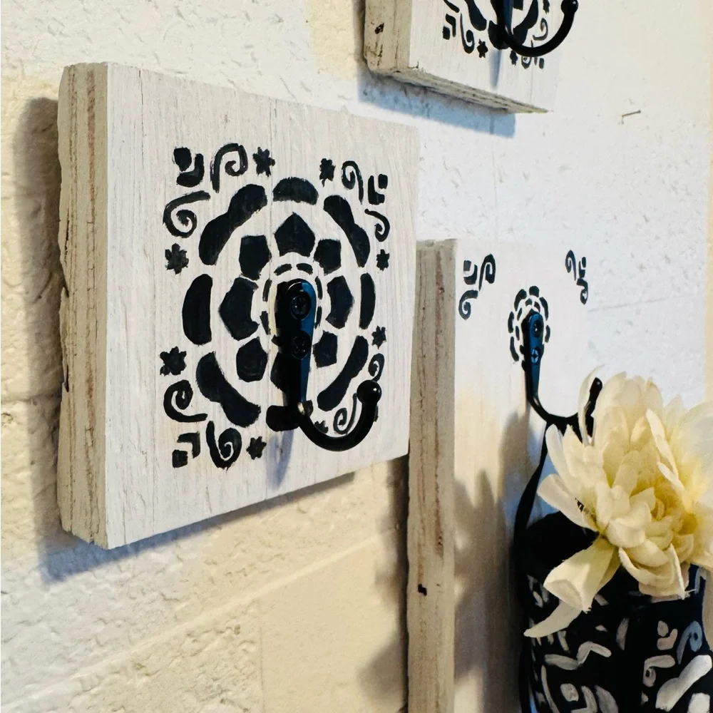 Black and White Wall Hook Set